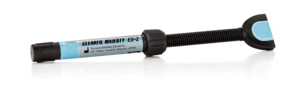 Clearfil Majesty Es-2 Seringue W